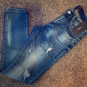 Distressed skinny jeans
